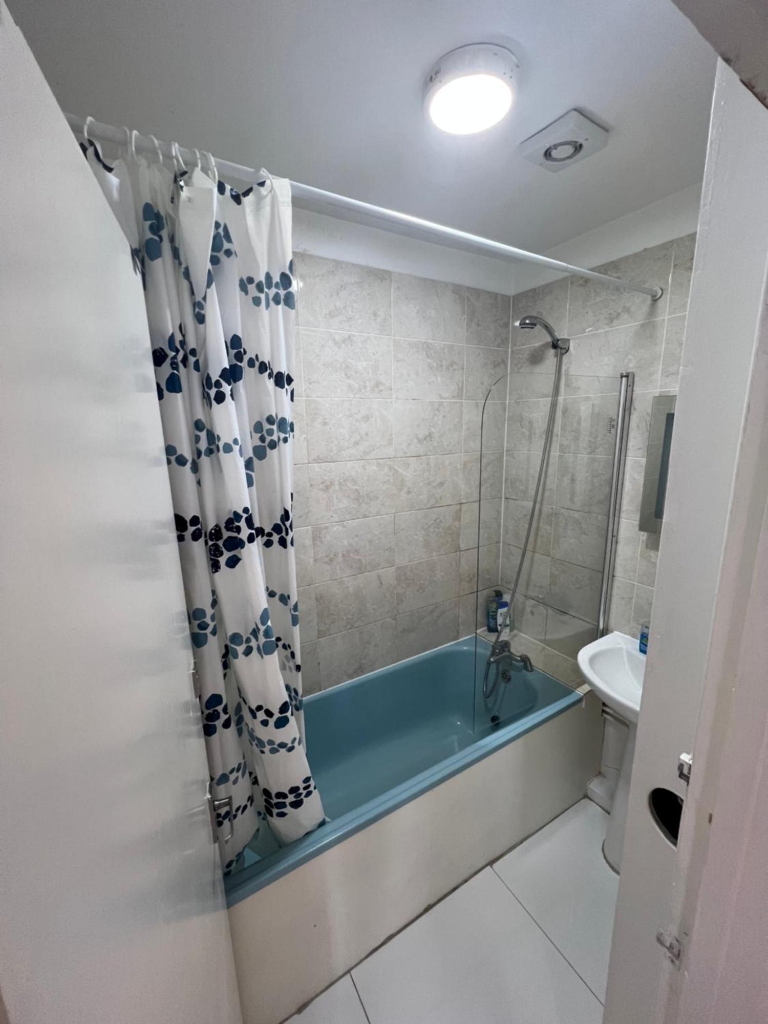 Miles 4Floor Apartment London Bagian luar foto