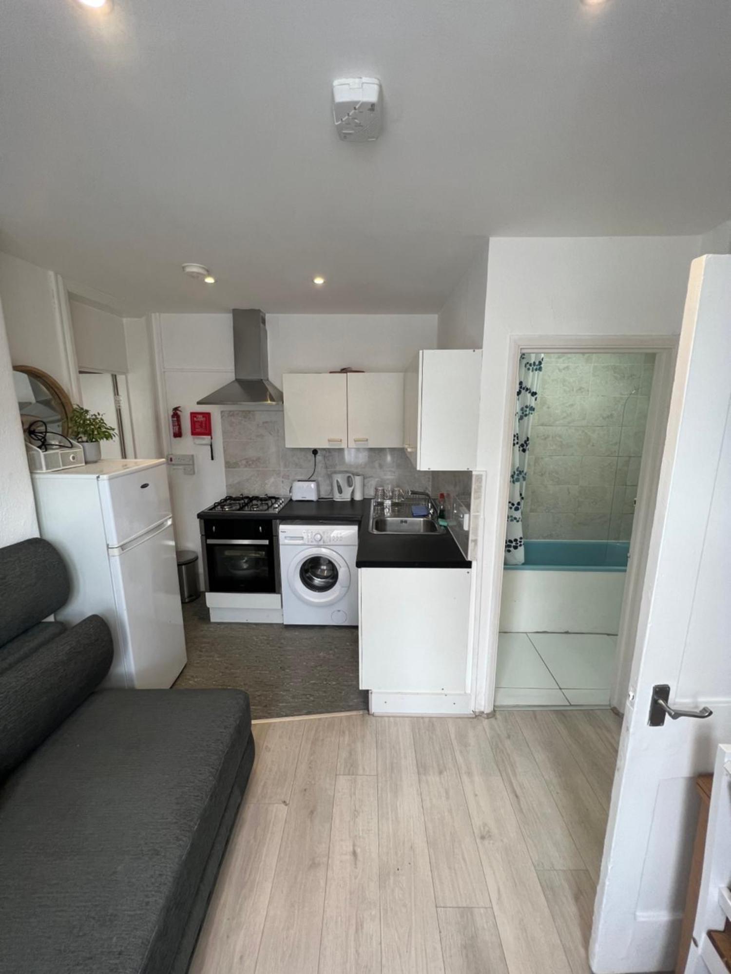 Miles 4Floor Apartment London Bagian luar foto